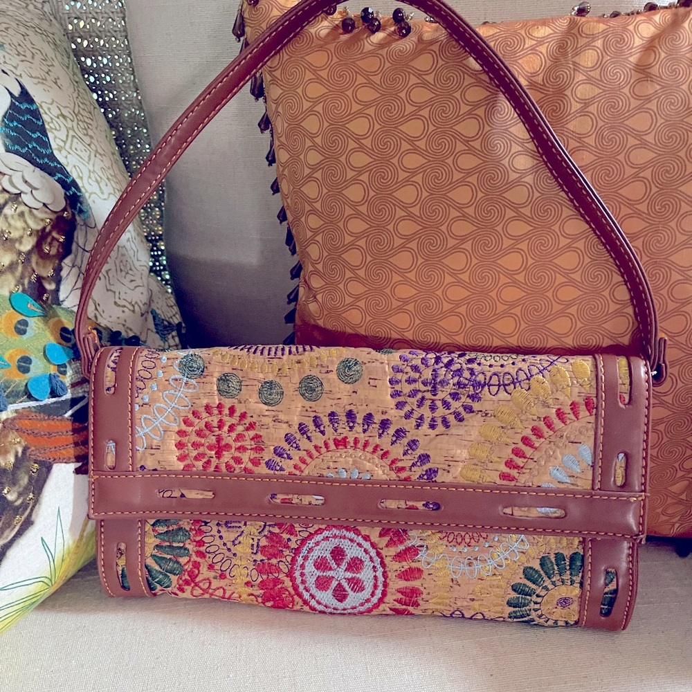 Natural weaved clutch with cork background